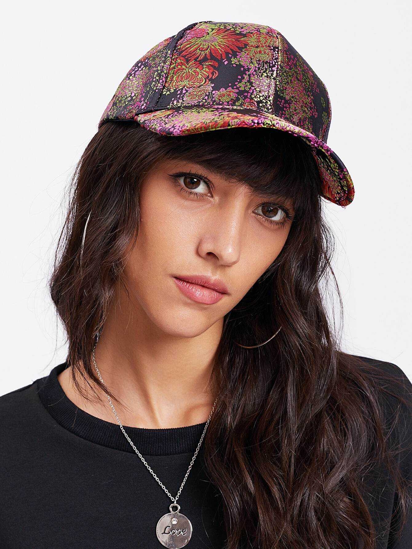Модные кепки – 2021, женские, фото  