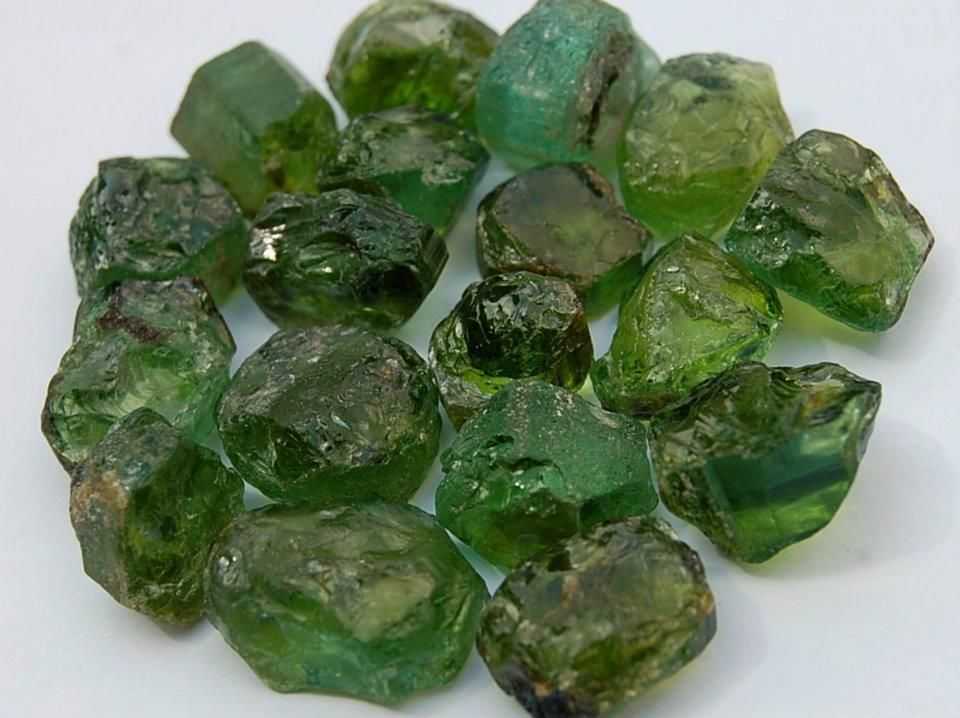 Зеленый турмалин камень