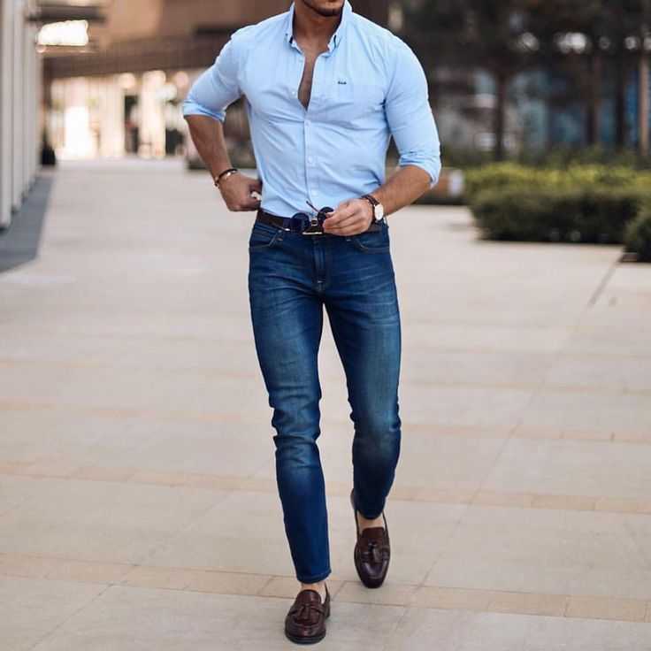 Рубашка с джинсами на мужчине