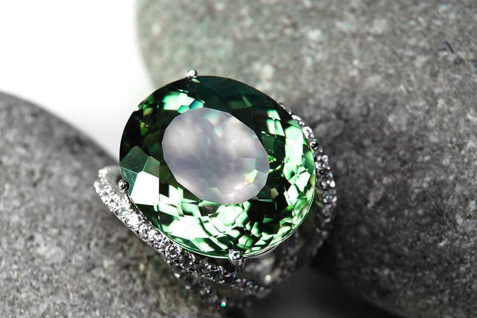 Празиолит – зеленый аметист, луковый камень: вся информация о камне.