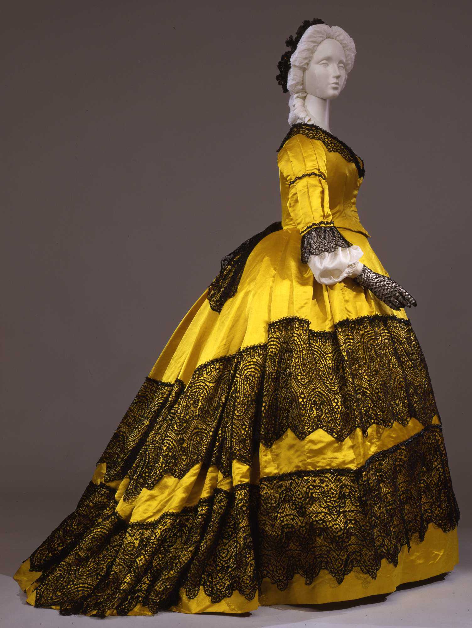 Век кринолинов. Бальные платья кринолин 19 век. Платье с кринолином 19 век. Кринолин 1860. Кринолин 1860 года.