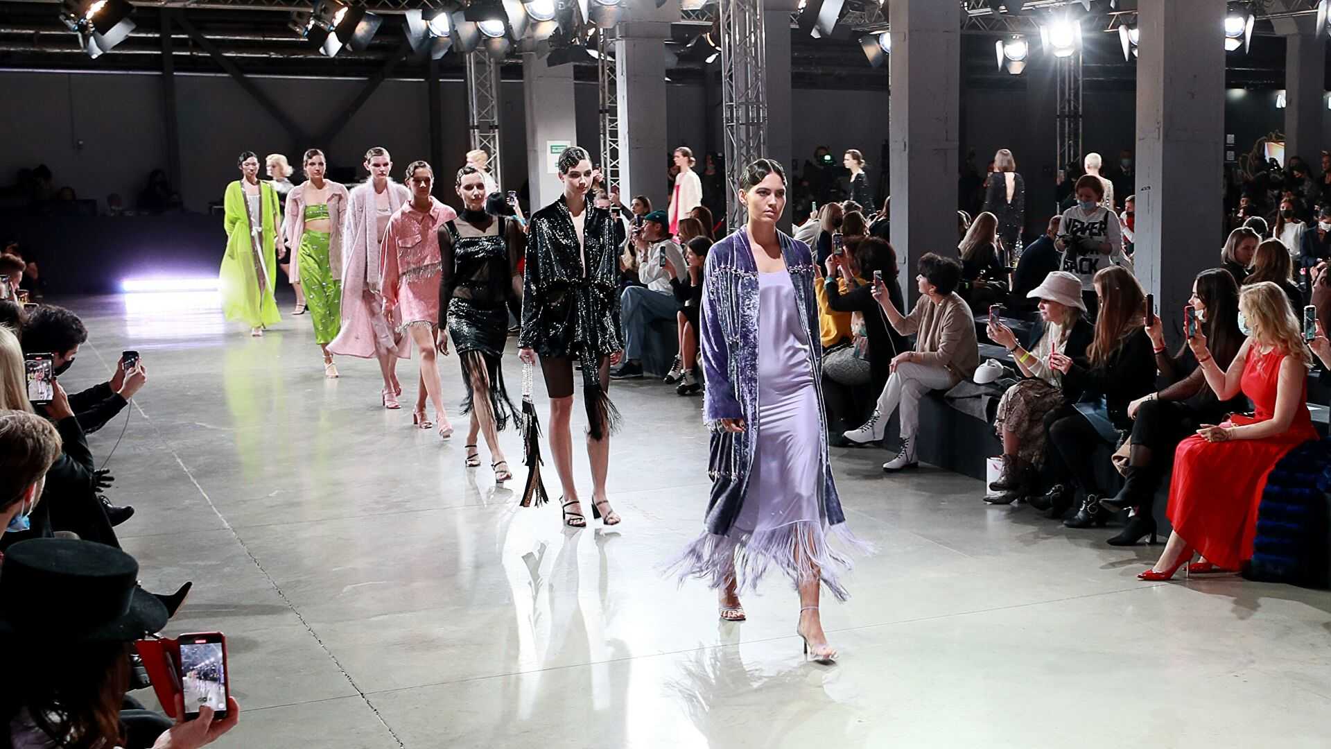 «меня пригласили в нью-йорк, копенгаген и париж». зачем маленькому fashion-бренду участвовать в неделе моды