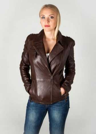 Модная женская кожаная куртка, топовые тренды сезона 2021: с чем носить, как освежить