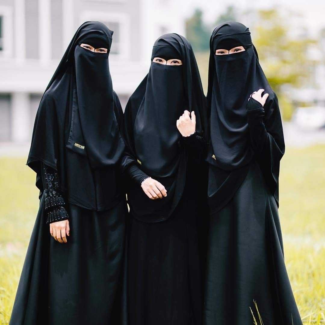 Хиджаб перед кем можно. Чадра паранджа хиджаб. Чадра паранджа и никаб. Никаб хиджаб паранджа. Мусульманка никаб паранджа.